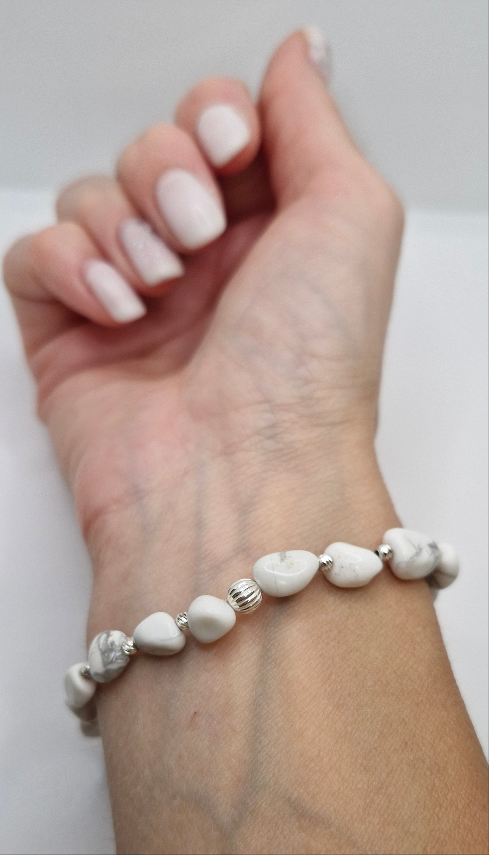 Elegant Howlite gemstone stretch bracelet for calm, patience, and emotional balance
