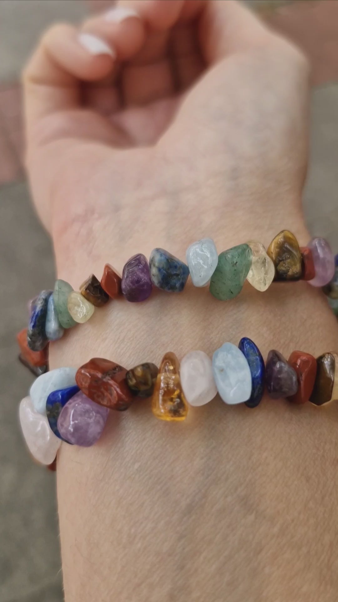 Video showing a handcrafted chakra bracelet with natural gemstone chips, highlighting two heart chakra options: Green Aventurine or Rose Quartz.